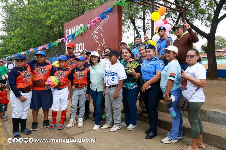 Alcaldía de Managua inaugura obras de mejoramiento en campo deportivo